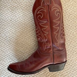 Justin Boots Size 9 1/2 B medium brown